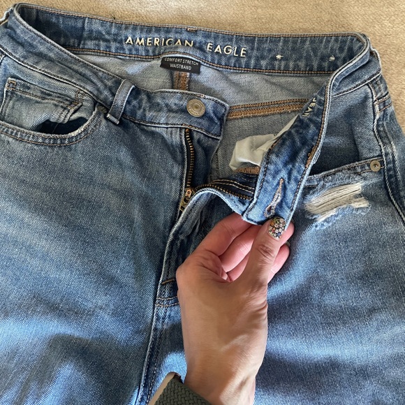 AE Comfort Stretch Waist Mom Jeans Size 4 - Picture 6 of 6